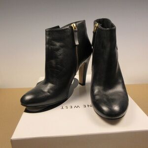 Nine West Azzurro Black Leather Ankle Booties